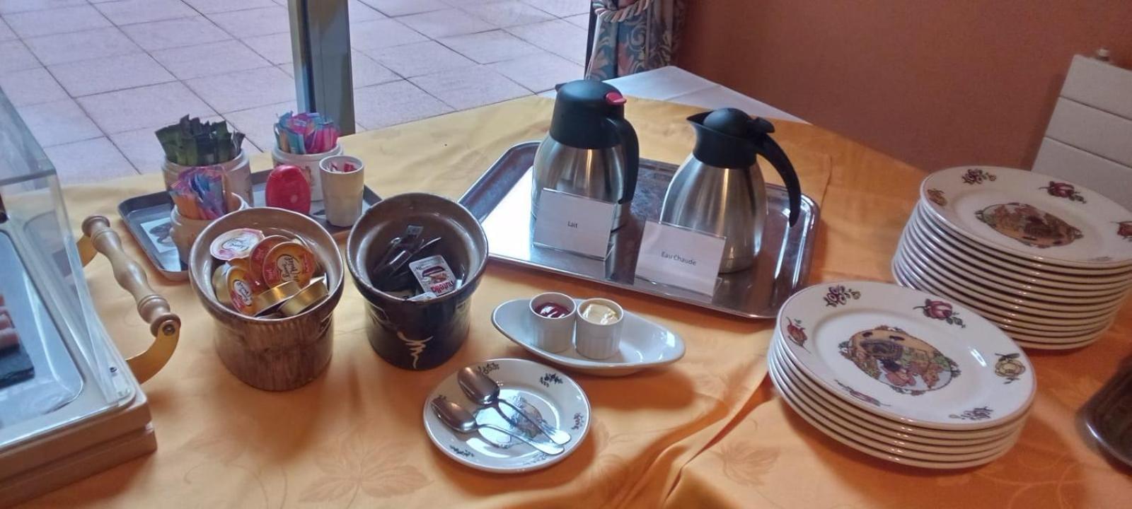 Hotel A La Vignette - Colmar-Nord Сен-Иполит Екстериор снимка