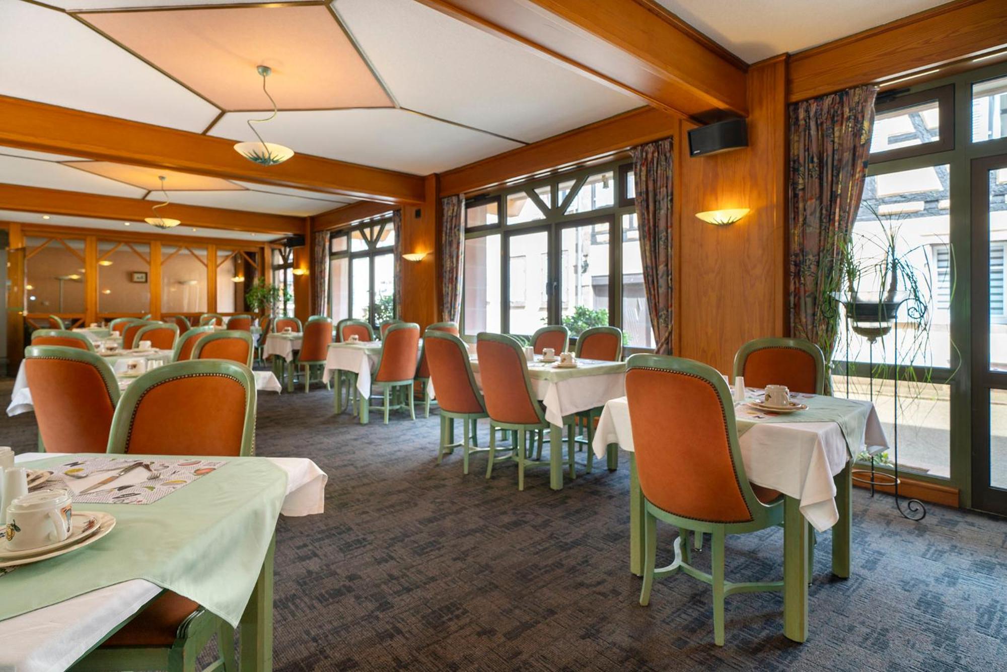 Hotel A La Vignette - Colmar-Nord Сен-Иполит Екстериор снимка