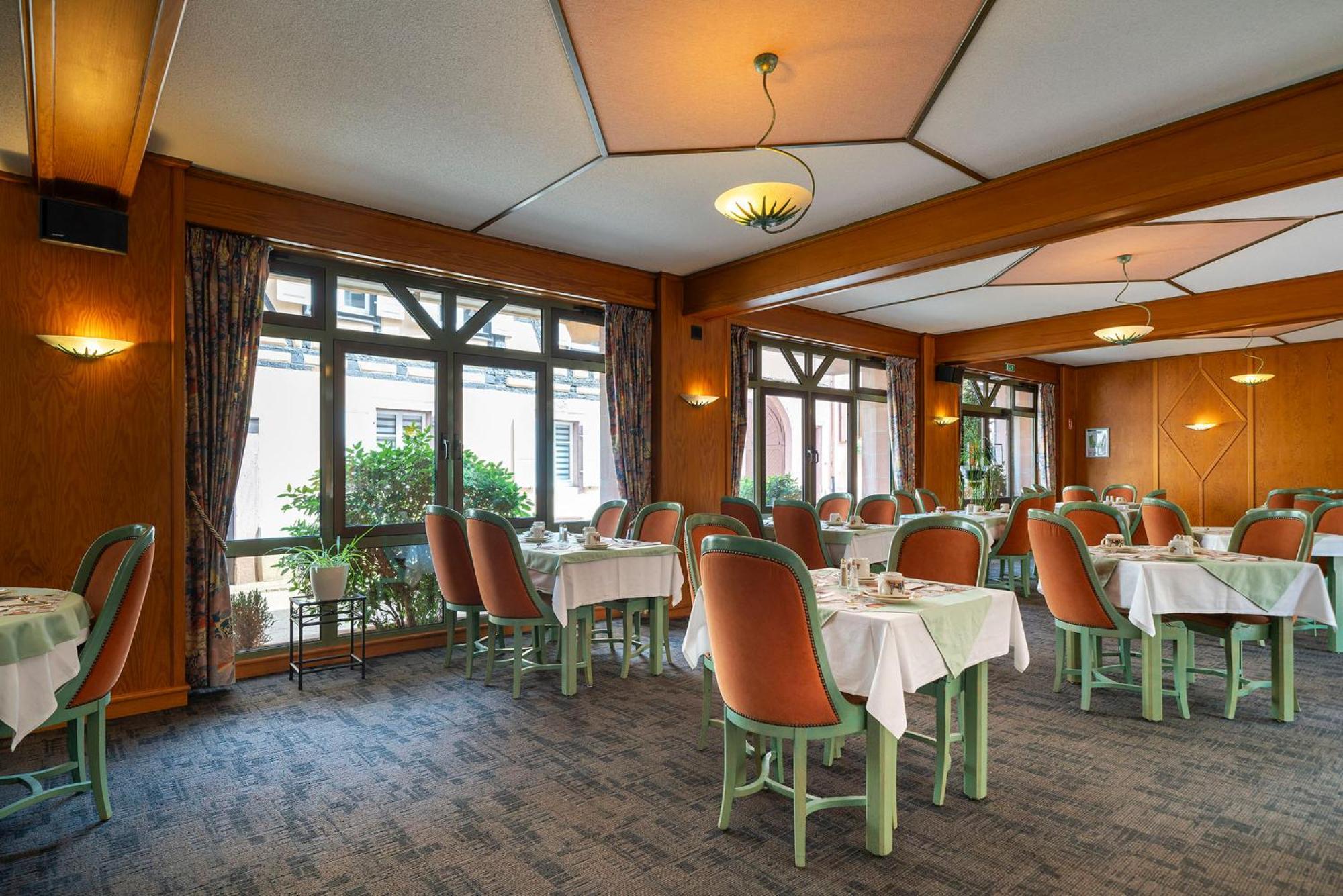 Hotel A La Vignette - Colmar-Nord Сен-Иполит Екстериор снимка