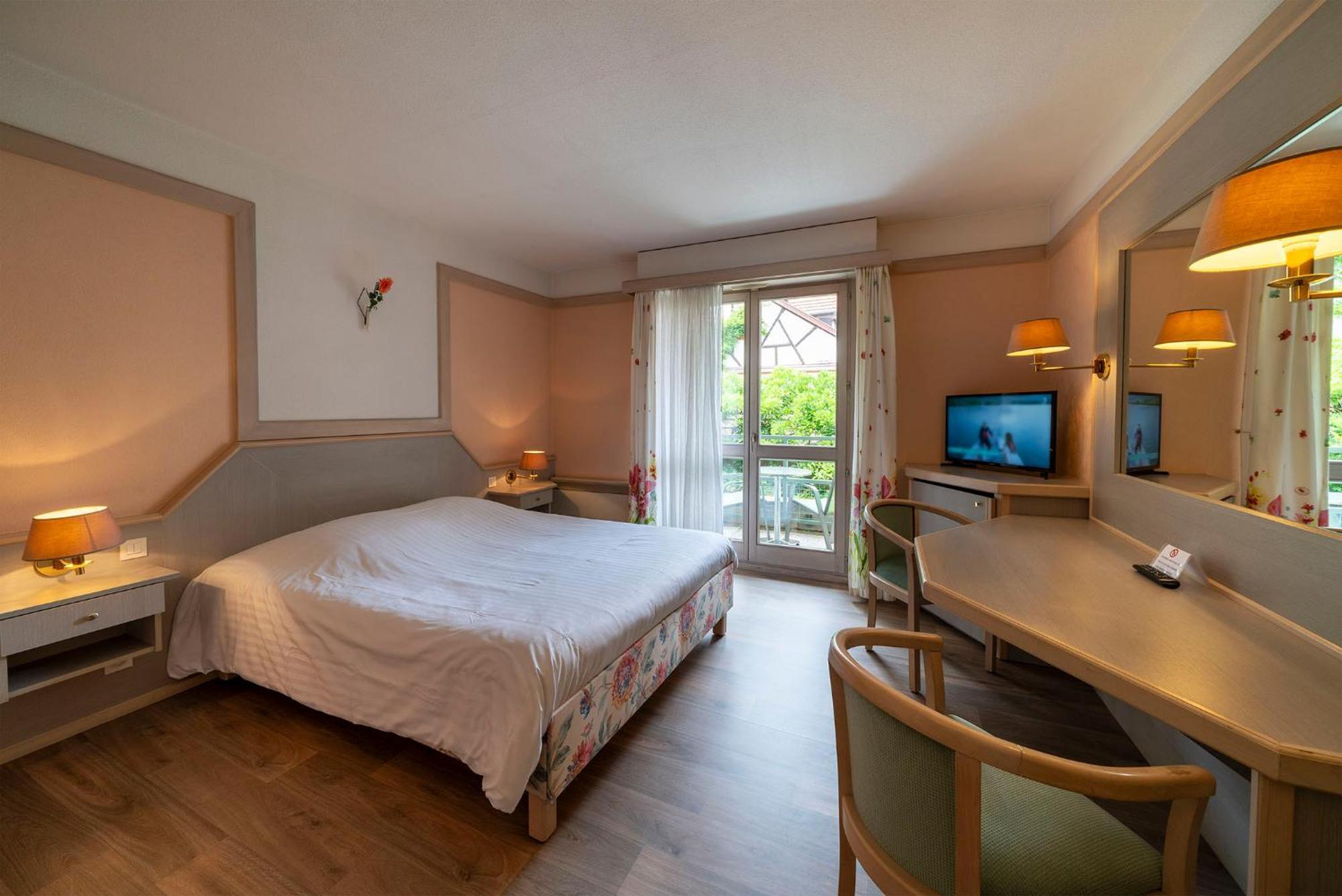 Hotel A La Vignette - Colmar-Nord Сен-Иполит Екстериор снимка