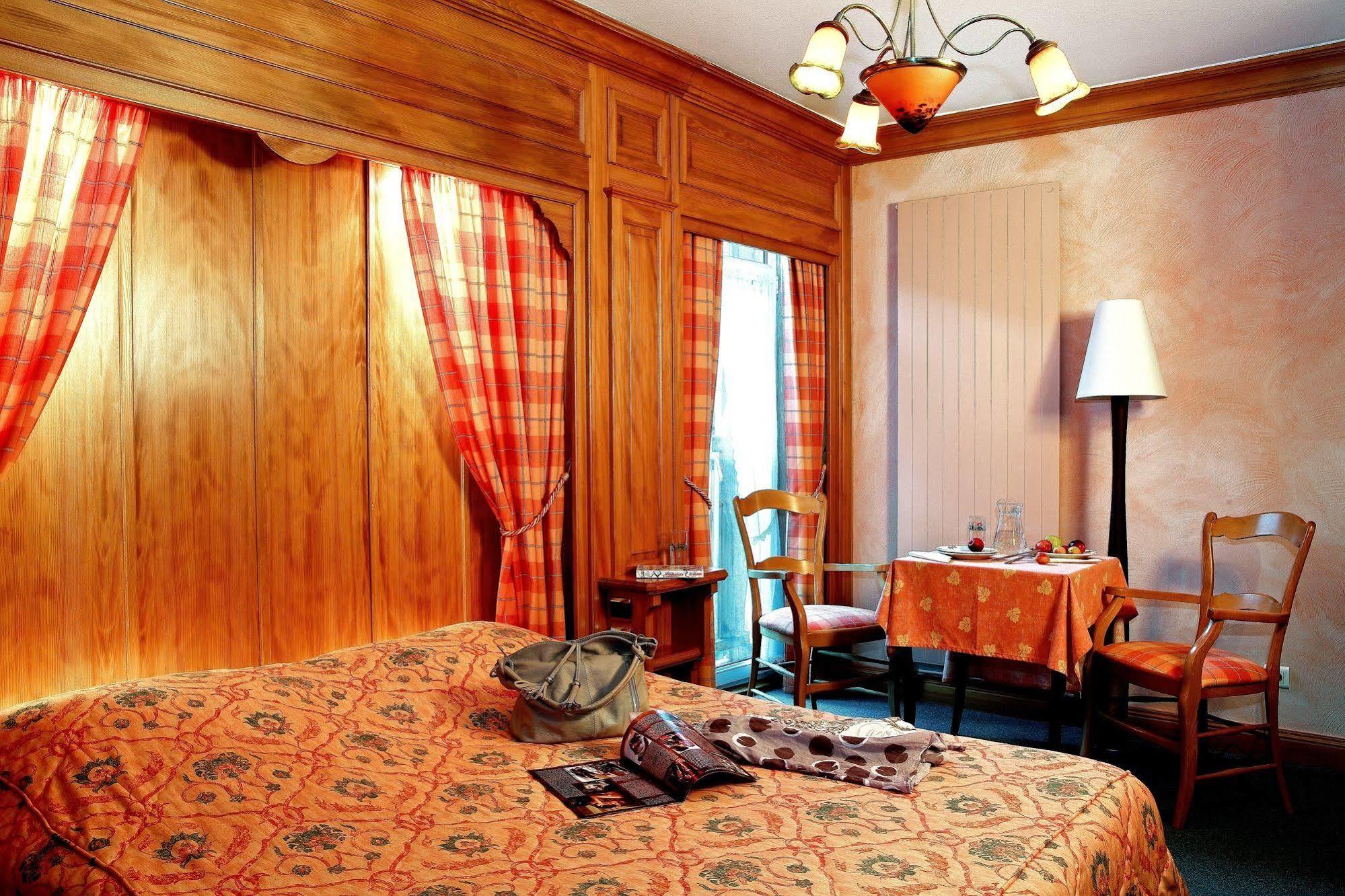 Hotel A La Vignette - Colmar-Nord Сен-Иполит Екстериор снимка