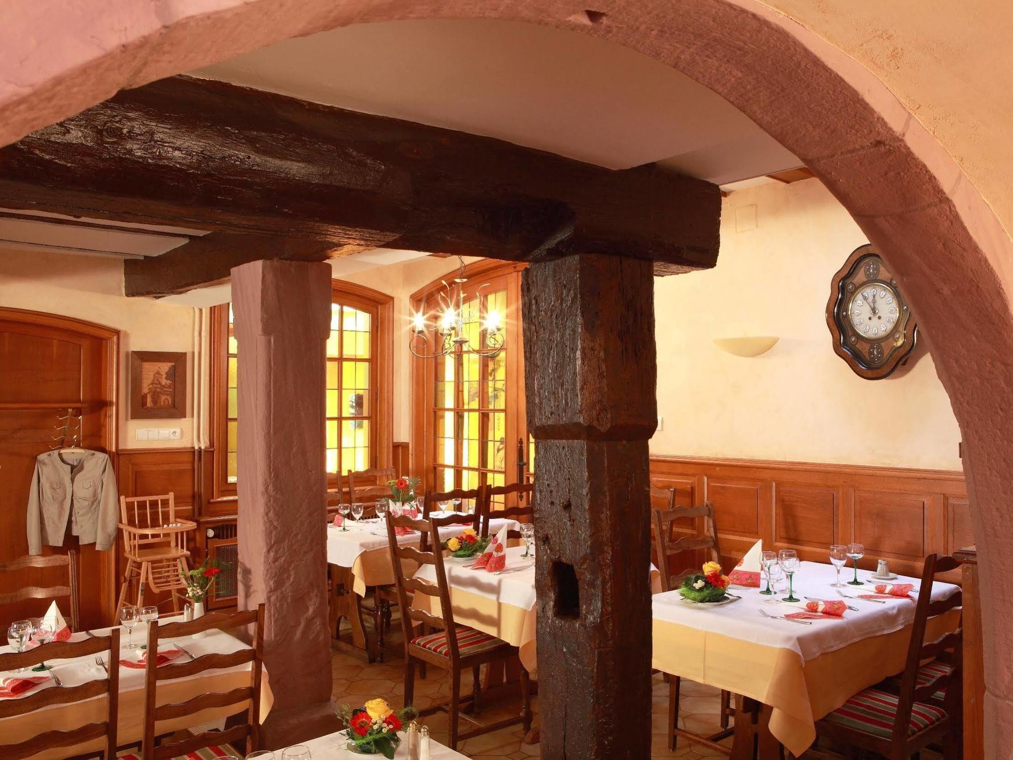 Hotel A La Vignette - Colmar-Nord Сен-Иполит Екстериор снимка